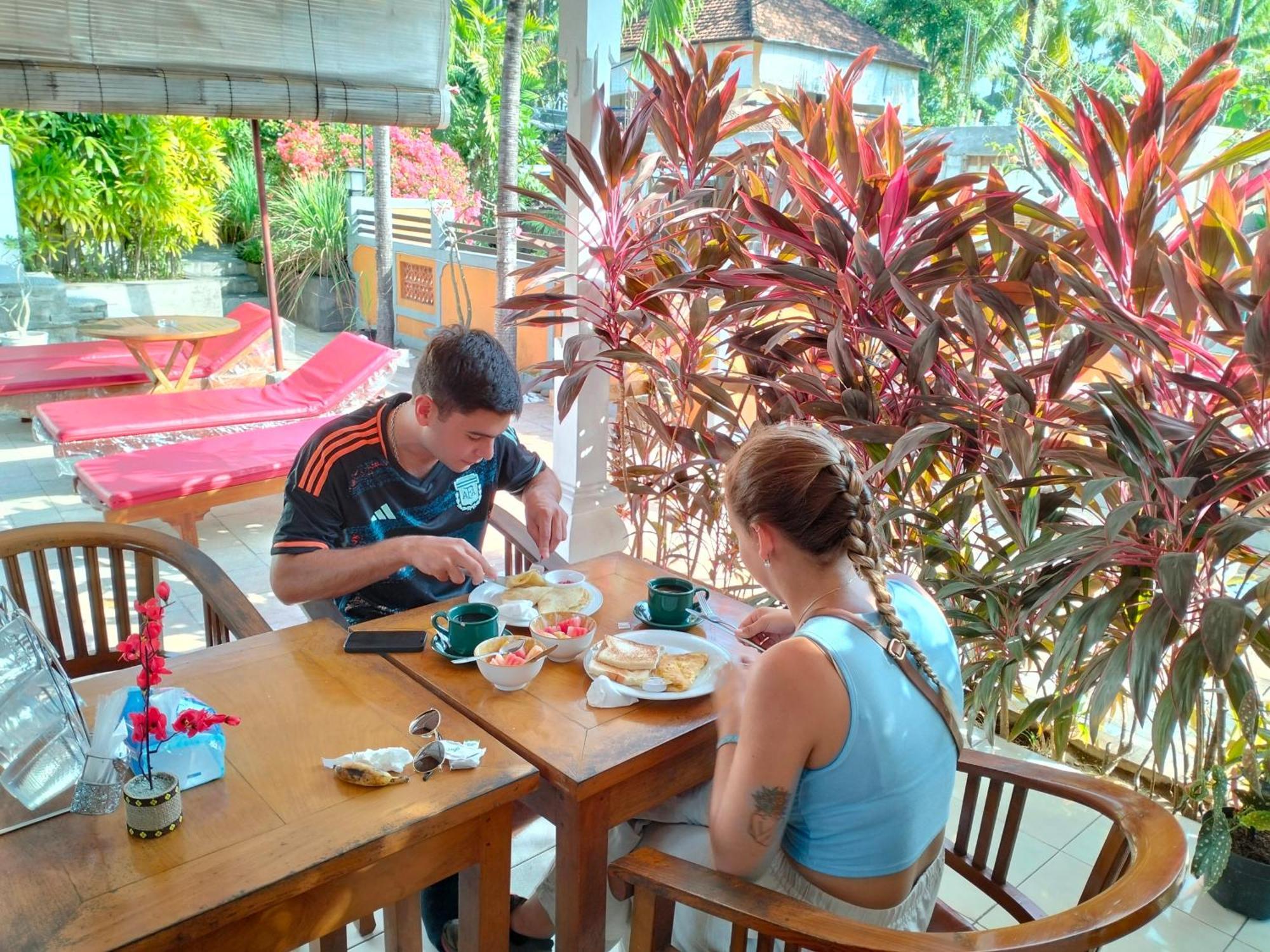 Kaia Lovina Guest House Bagian luar foto