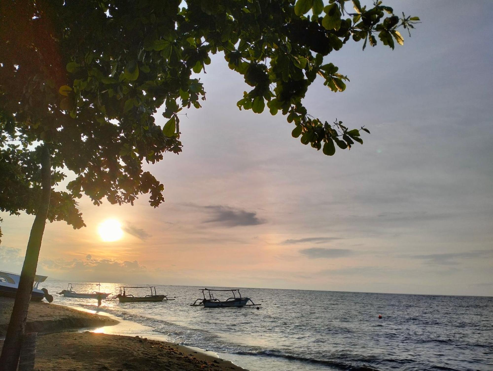 Kaia Lovina Guest House Bagian luar foto